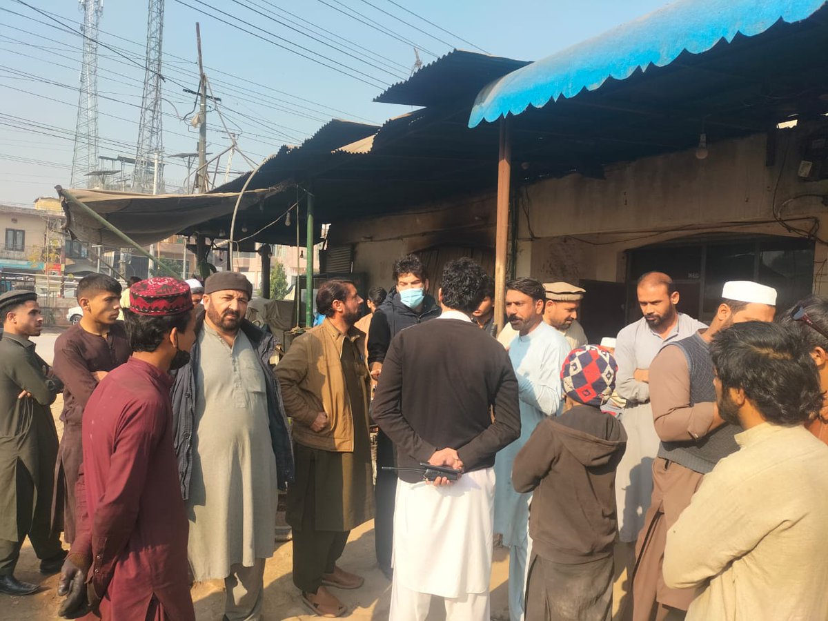 wsspofficial's tweet photo. ڈبلیو ایس ایس پی #زون_سی آگاہی عملہ ناصر باغ روڈ پر ورکشاپ، سکولوں اور مارکیٹوں میں صفائی کی اہمیت اور صاف پانی کے صحیح استعمال کے فوائد کے حوالے سے آگاہی دے رہا ہے۔ #solidwastemanagement #Zone_C #awareness #sanitation  #Peshawar #WSSP https://t.co/QMwLIGJd2D