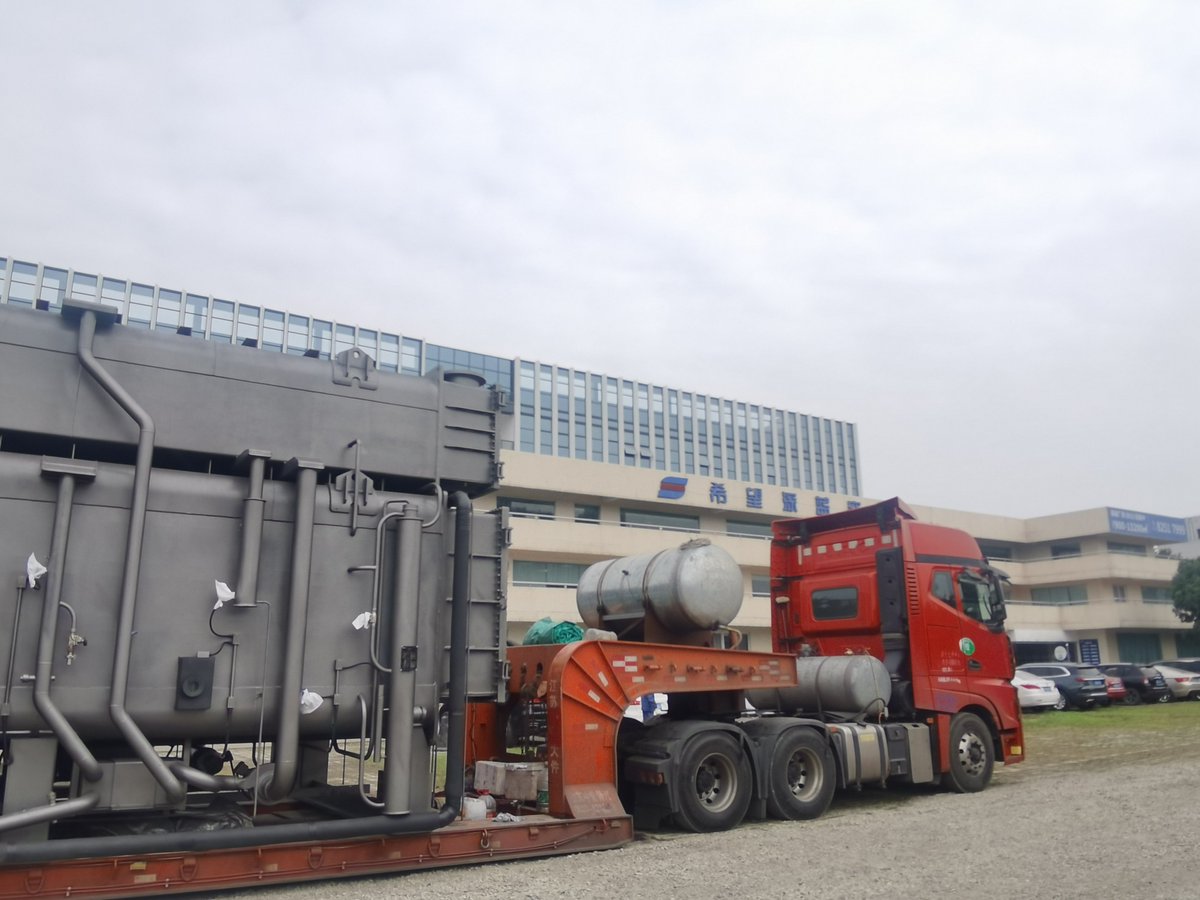 Alicia9961206's tweet photo. #HopeDeepblue #hotwater #absorption #chiller with single cooling capacity 6410kW is ready for delivery.
There are total 3 unit for this project, recovering the #wasteheat from the process of #polycrystalline #silicon to provide #cooling for the whole factory.
#HVAC #Energysavin https://t.co/FYNqlmv6zw