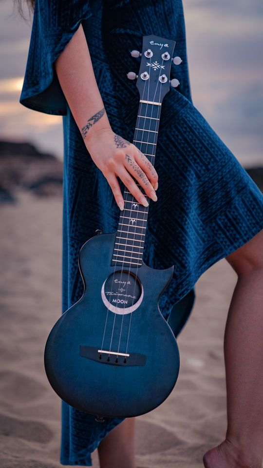 enyamusicglobal's tweet photo. Moon ukulele🌘🌑🌒✨ #taimane #artist https://t.co/P3lSwKOJaN