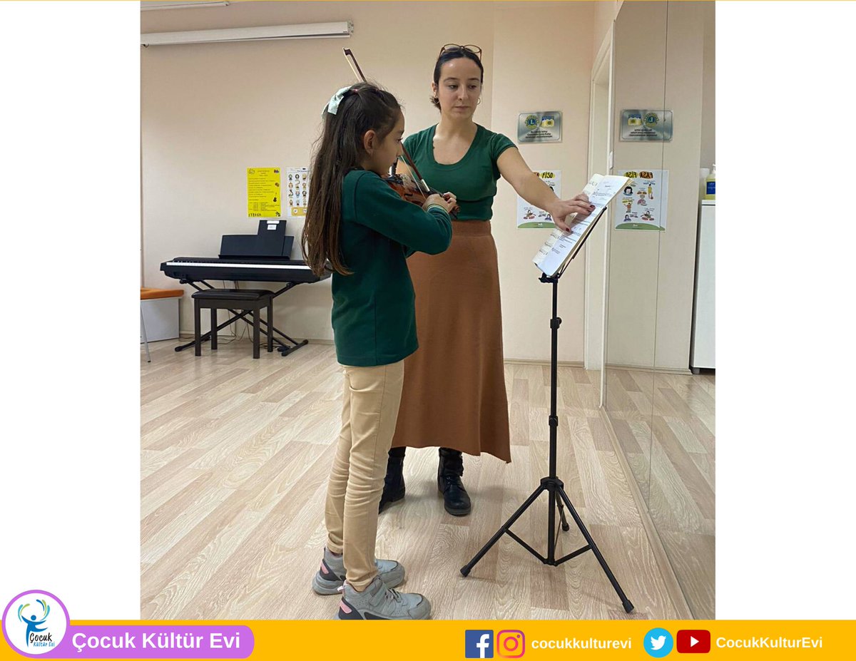 CocukKulturEvi's tweet photo. Atölyelerimizden pek çiçekli kareler 😊🌻👏🏼
#ÇocukKültürEvi #ÇanakkaleBelediyesi #ÇocukKültürEviAtölyeleri #Çocuk #Kültür #AkılOyunları #Robotik #BireyselÇalgı #Ritim #Orkestra #Kütüphane #Sanat #Satranç #Ekoloji #ÖykülerleFelsefe #ModernDans #Neşeliİngilizce @ckalebelediye https://t.co/pKDb6WAAek