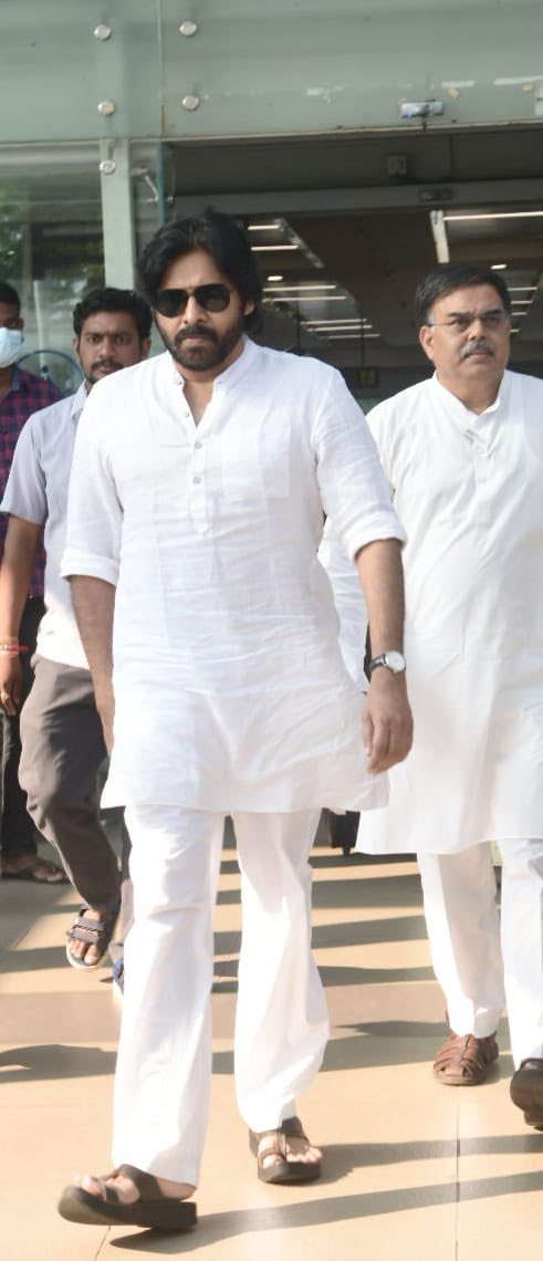 Tejuholicc2's tweet photo. Original gangster @PawanKalyan https://t.co/wOgrhhuT79