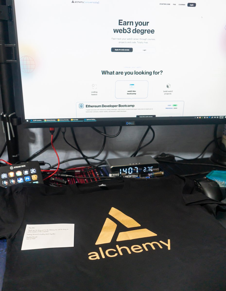 0xJohnnie's tweet image. Look at what just arrived! Thanks @angelinarusse and the @AlchemyLearn team for the free swag ! 

Cheers to another exciting week of Town Hall happening in another 10+ hours! 💪

@AlchemyPlatform #Web3Developers #BUIDL #RoadToWeb3