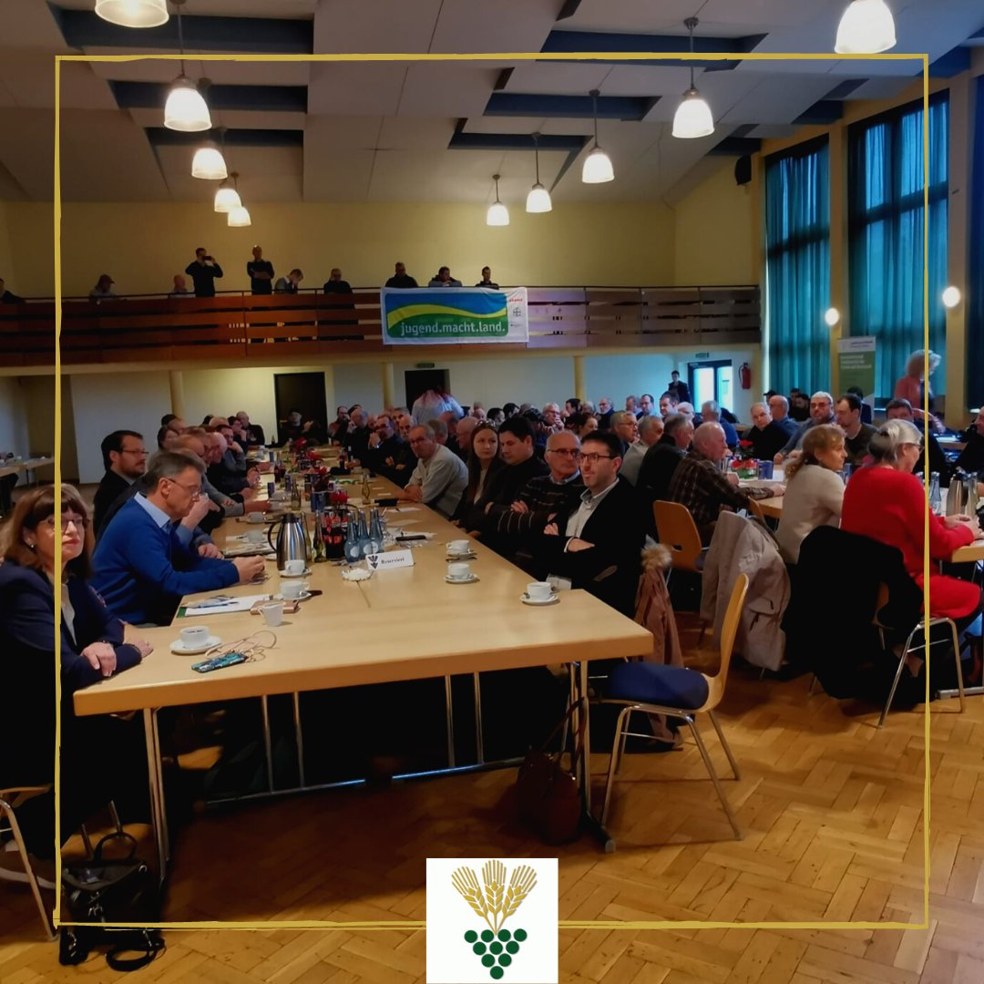 BWV_NET's tweet image. Rund 120 Teilnehmer (in WIL) tauschten sich zum Spannungsfeld zwischen Landwirtschaft und PV-Freiflächenanlagen aus. Zwischen Energiewende, regionalen Wertschöpfungsmöglichkeiten und der Flächenentnahme aus der landwirtschaftlichen Produktion gab es viele Diskussionspunkte.