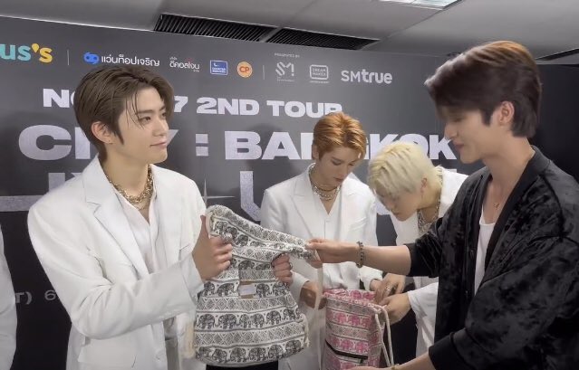 kanfadeaway's tweet photo. แจฮยอนสงสัย หรือจริงๆพ่อแม่มีลูกอีกคนแต่ไม่เคยบอก https://t.co/7cofx9q6bB