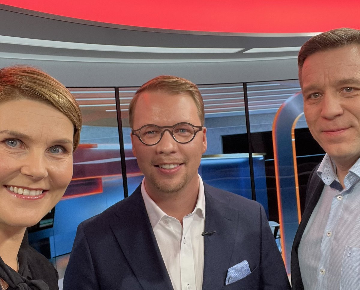 Lauteilla <a href="/telaus/">Tero Lausala</a> kanssa  <a href="/EerikkiPitkanen/">Eerikki Pitkänen</a> tentissä aiheena joulukaupan näkymät ja suomalainen työ. #mtvuutiset #uutisaamu