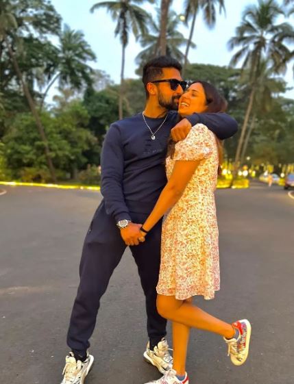 Ravi Dubey and Sargun Mehta are off for pre anniversary celebrations, and are serving us with major couple goals 💕💕
.
.
.
#ravidubey #sargunmehta #tellywoodupdate #Tellynews #tellywood_news #tellystars #tellycouple #tellywoodstars #tellycelebs #tellywood #couplegoals❤