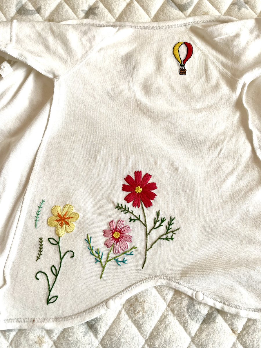 RingRingRingoo's tweet photo. 娘のお洋服に刺繍✨
裏地は糸がチクチクしないように布の接着芯をあてる😊
すごく時間かかった💦

Embroidery for daughter’s cloth✨
Cloth fusible interfacing on lining for not feeling itchy😊
It’s taken long time💦

#handmadecrafts #embroidery #刺繍 https://t.co/pfn7fN9JRQ