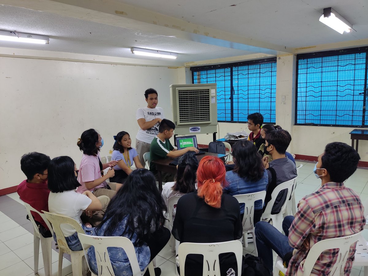 lheonel_dakom's tweet photo. 𝗧𝗜𝗡𝗚𝗡𝗔𝗡 | Kasalukuyang ginaganap ang face-to-face orientation sa mga kasaping publikasyon ng Alyansa ng Kabataang Mamamahayag (AKM) upang talakayin ang gampanin ng bawat kampus-mamamahayag sa loob at labas ng pamantasan, Disyembre 7, sa Charlie del Rosario building. https://t.co/D7rJE7vilg