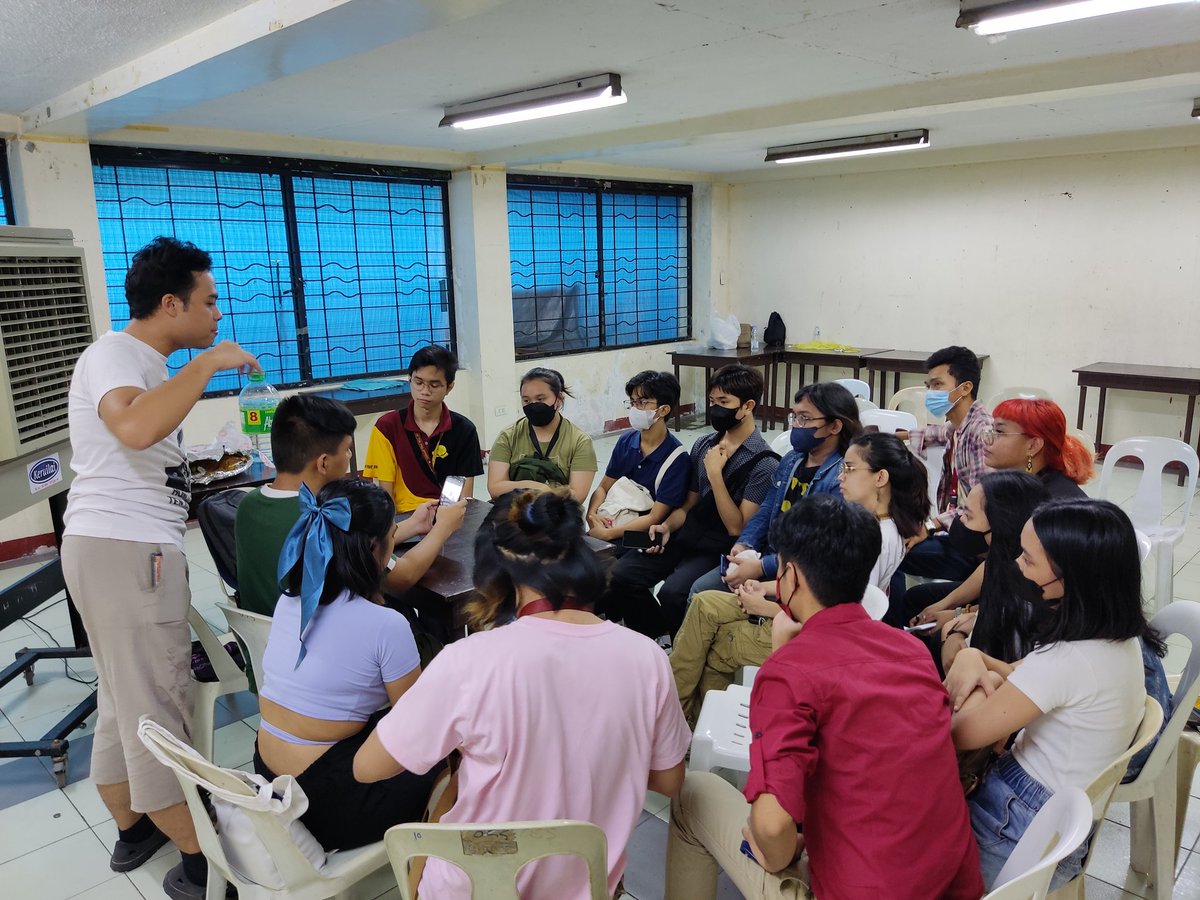 lheonel_dakom's tweet photo. 𝗧𝗜𝗡𝗚𝗡𝗔𝗡 | Kasalukuyang ginaganap ang face-to-face orientation sa mga kasaping publikasyon ng Alyansa ng Kabataang Mamamahayag (AKM) upang talakayin ang gampanin ng bawat kampus-mamamahayag sa loob at labas ng pamantasan, Disyembre 7, sa Charlie del Rosario building. https://t.co/D7rJE7vilg