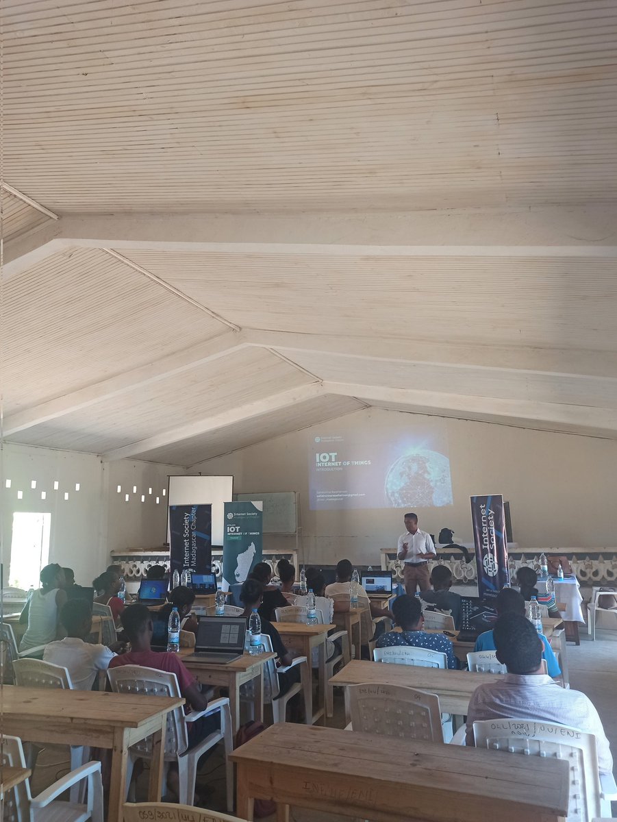 isoc_madagascar's tweet photo. Lancement de la première session de formation en #IoT à #Madagascar ! Premier stop : #Tulear avec des participants entre 18 à 35 ans ! Merci à l'@internetsociety pour son soutien #capacitybuilding #digitaldivide https://t.co/2cfT1mIsiy