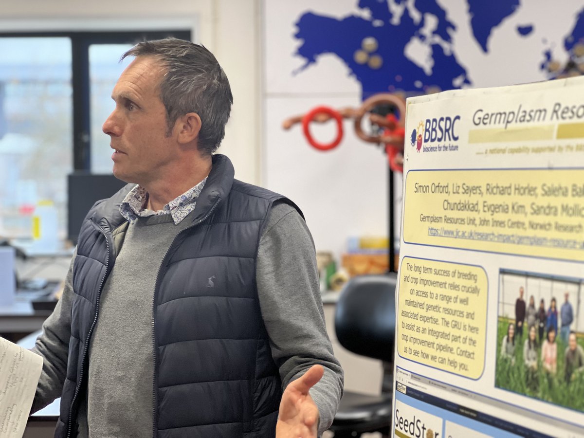 JohnInnesCentre's tweet photo. Today we welcomed @NFUtweets, giving David Exwood @DavidatWestons, Vice President; Dr Helen Ferrier; Charles Hesketh @NFUEastAnglia and Graham Shadrack a tour of our facilities, showcasing our research on wheat, barley and brassicas as well as our exciting Germplasm Resource Unit https://t.co/0KPPCJd9m1