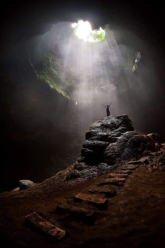 Bucaneve1224's tweet photo. Per #uscire dalla grotta devi entrarci 
Per #amare devi perderti 
Per capire il #dolore devi soffrire 
Per vedere la #luce devi chiudere gli occhi 

#ioeme #Ivana https://t.co/UE5LHQyAoD