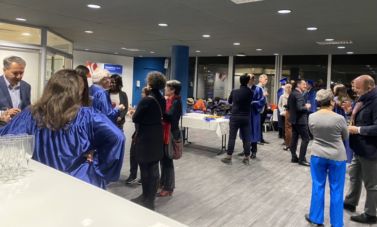 [#Formation] Félicitations aux 16 certifiés de la promotion IR Fundamentals 2022 @IRCliff / <a href="/Paris_Dauphine/">Université Paris Dauphine - PSL</a> ! Revivez la cérémonie de remise des certificats : cliff.asso.fr/fr/article/355…
#finance #communication #financière #InvestorRelations
