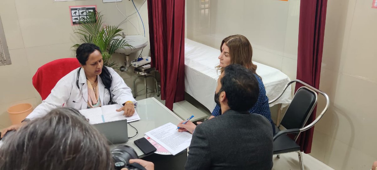 nhm_up's tweet photo. Today co-chair &amp; trustee of @BMGFIndia Melinda French Gates  visited HWC Chitwapur at Lucknow &amp; observed the Antenatal care,Family Planning,Immunization, Telemedicine services provided by the health facility to secure good health care for all &amp; appreciated the efforts of @UPGovt https://t.co/JKG7jMhKxa