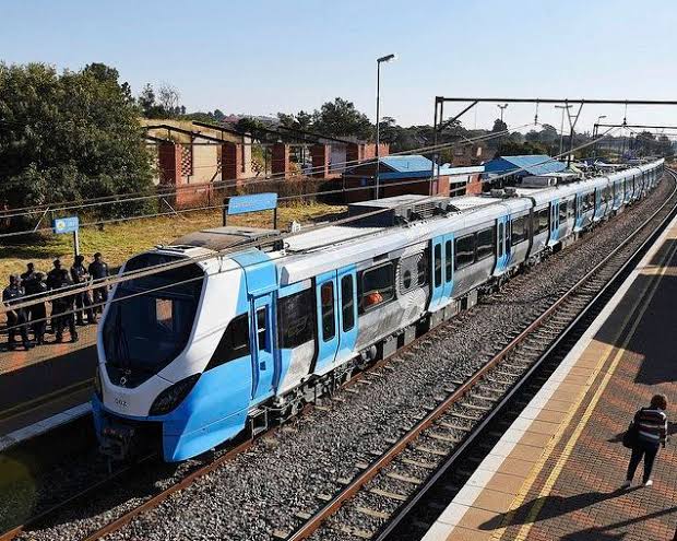 KasiEconomy's tweet photo. JUST IN:
PRASA has banned informal trading and preaching on their new trains. https://t.co/vtmWlINT0D
