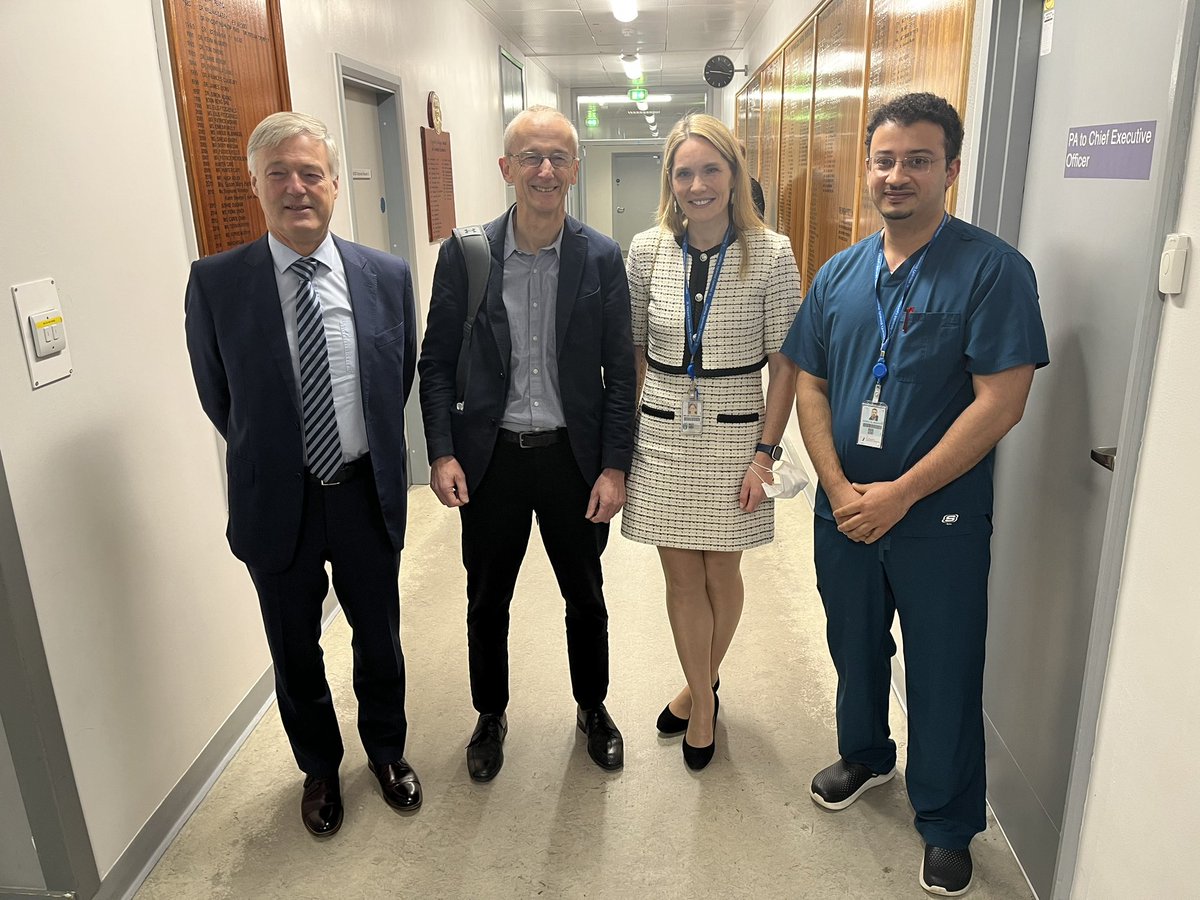 HeneghanHelen's tweet photo. Thanks to both @dmcsurg and Mr Geoghegan for outstanding lectures at Surgical Grand Rounds @svuh this morning. Honoured to have both speakers. Emotional farewell to Justin, an Irish Surgery legend. https://t.co/zRhbjshjZn