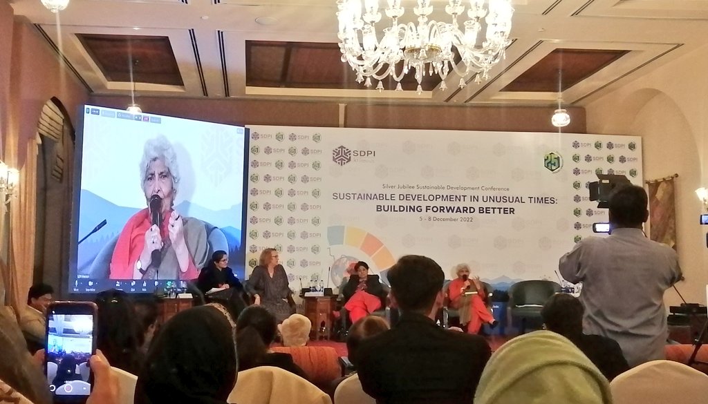 huda__javaid's tweet photo. Dr. @ArfaSayeda Zahra chairs the panel session on 'Voices of Female Authors in Literature from the Subcontinent' in #SDC2022 https://t.co/zYkMQBNpfh