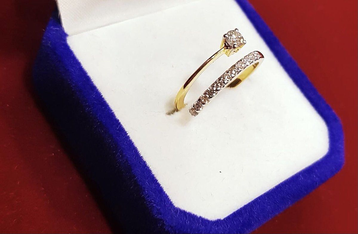 OldsPaper's tweet photo. My wife gifted this diamond ring to my mother on her birthday. When I inquired her of giving that much expensive gift, she said, “Jis orat ne apne heeray jesa beta mujhe de dia,me use heeray ki angoothi nahi de sakti?”. What deed I did in life to blessed with a girl like her.🥺😭 https://t.co/VcXZ5Y2FvU