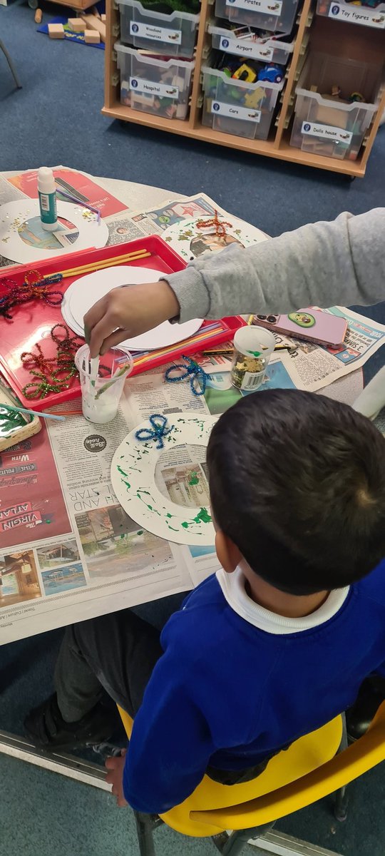 AmyCracknell1's tweet photo. We had great fun during our Christmas weave the magic session.
@PelhamNursery @PelhamPrimary_
@trustilluminate https://t.co/M2tZiH9n5v