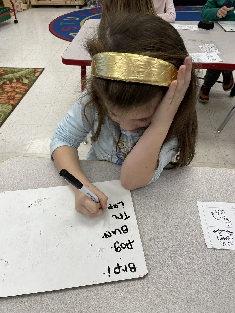 MTL_CS_SchroffK's tweet photo. Yesterday we used what we have learned from studying the #alphabetchart to stretch out the names of animals on our white boards. We got some of the beginning, middle, and ending sounds! Some of us even tried sentences! So proud of these #wordscientists https://t.co/7rxC7IGsL8