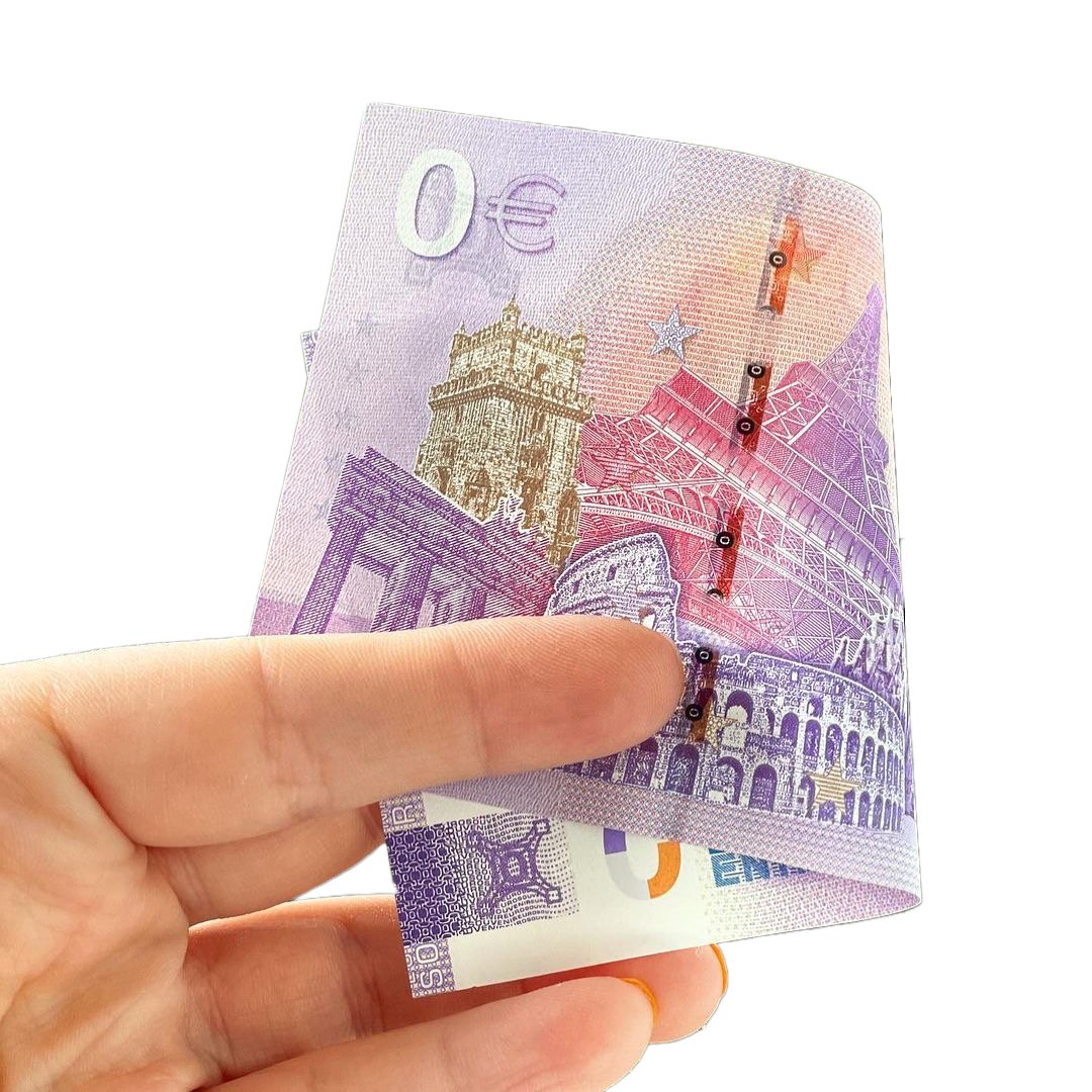 EuroSouvenirDE's tweet photo. Der 0 € Schein !
Der hochwertige 0 € Souvenir-Schein fühlt sich echt an und erfüllt (fast) alle Sicherheitsmerkmale eines normalen Geldscheins - allerdings mit rein ideellem Wert. 😉
#0Euro #0EuroSchein #NullEuro #NullEuroSchein https://t.co/e8PXIkmEhr