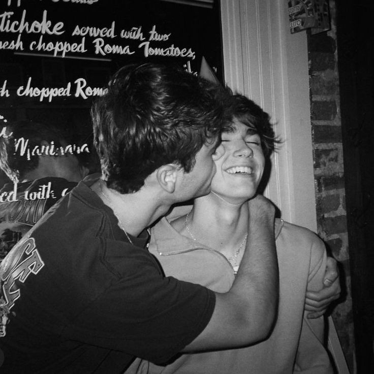 VanceAdamsATDLL's tweet photo. Hoy hace un año de esa noche en la que sabía que todo iba a cambiar, un año de que tomé la mejor decisión de mi vida y le pedí ser mi novio, hace un año que me enamoro cada día más de mi niño, feliz primer aniversario de muchos, Xanny 🤍 https://t.co/2Gs9gjiuM1