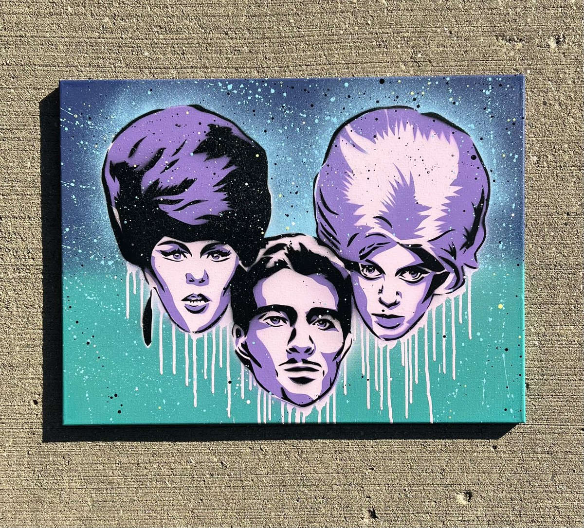 artisdeadcreep's tweet photo. 🛸🛸🛸 @TheB52s 🖤🖤🖤
#urbanpopart #popart #spraypaintart #stencilart #graffiti #streetart
#contemporaryart #ironlak #molotow #dangpaint #montanablack #lowbrowart #lowbrow #lowbrowartist #theb52s #b52s #rocklobster #queerart #punkart #newwave #queerpunk #dancethismessaround https://t.co/W0Bj2cM7Rd