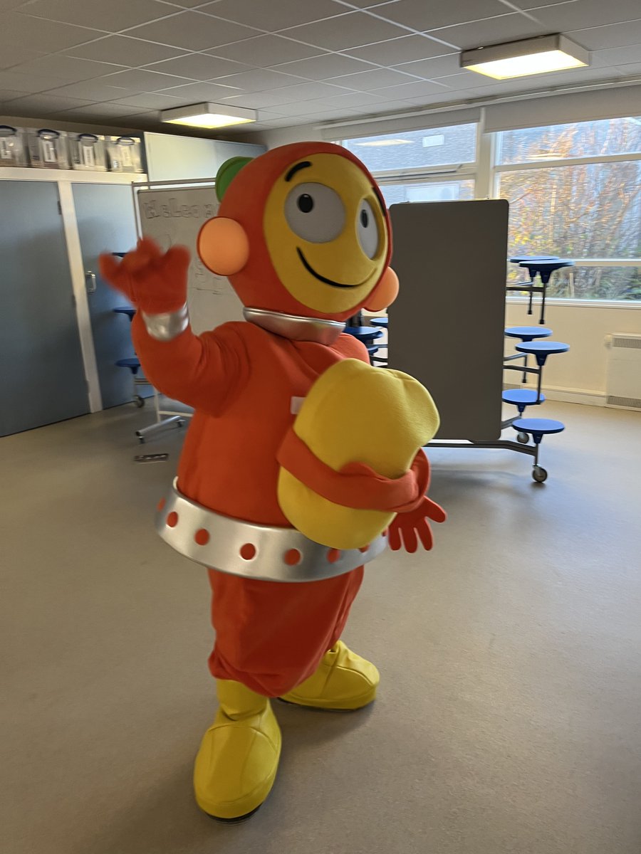 CountesswellsSc's tweet photo. We had a very exciting visitor today. Ziggy was on hand to help us remember the road safety rules. @RoadSafetyScot #GoSafeWithZiggy https://t.co/RIo9jSo8MH