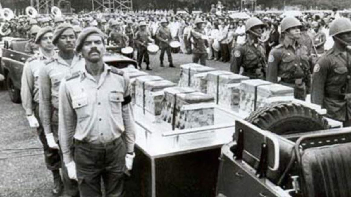 #FidelPorSiempre: "el 7 de diciembre se convertirá en día de recordación para todos los cubanos que dieron su vida no solo en defensa de su patria, sino también de la humanidad".
#TenemosMemoria #CubaViveEnSuHistoria