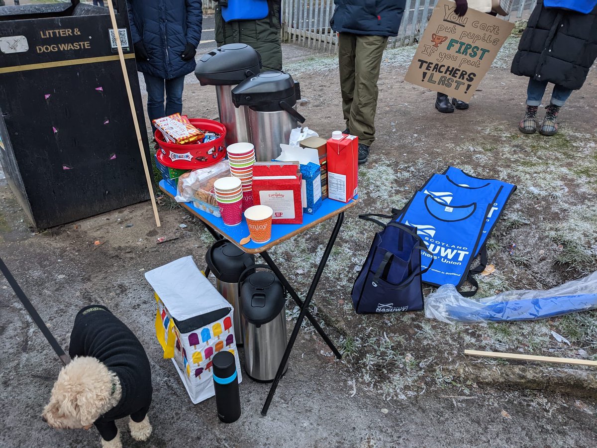 <a href="/NASUWT_Scotland/">NASUWT Scotland</a> picket line this morning at St Andrew’s #betterdealforteachers