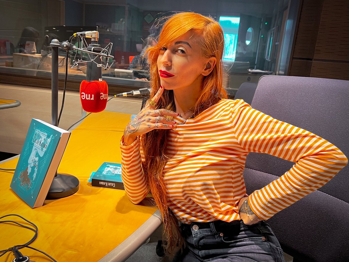 MONICAMOSSMUSIC's tweet photo. 🌕♊️Durante toda esta semana estaré en @rne @radioexterior_rne con @PilarSocorro charlando sobre #COLORKARMA 'El día que la Música murió en mí' y escuchando los temas de #ASTROQUEEN mi último álbum.
¡¡Os esperamos mañana y noche con tremendo AMOR!! 📿🦄🔮💜
#Musica #Libro https://t.co/oG8gYZmrP1