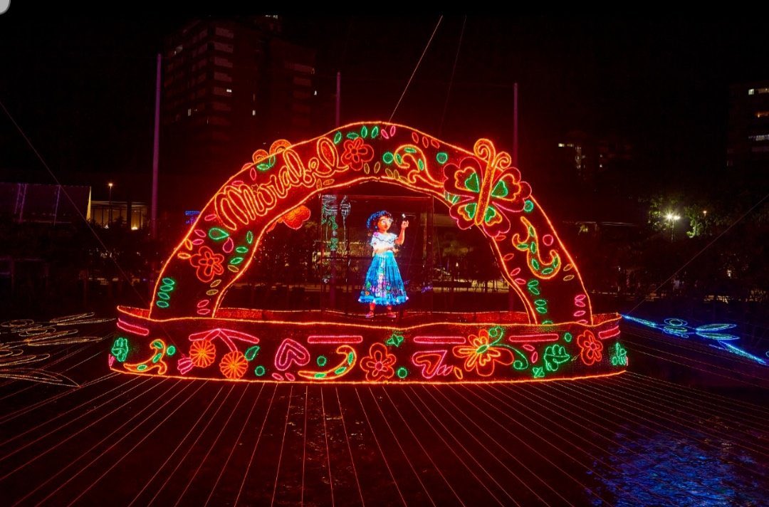 QuinteroCalle's tweet photo. Hoy 7 de diciembre #VamosCaminoA vivir la experiencia de los alumbrados de Medellín.
- Inspirada en Encanto de Disney
- Hologramas en movimiento.
- Inauguración con Yatra y Carolina Gaitan.
- 3 millones de visitantes.
- Ocupación hotelera 90%,miles de empleos y derrama económica https://t.co/bW85tU09RR