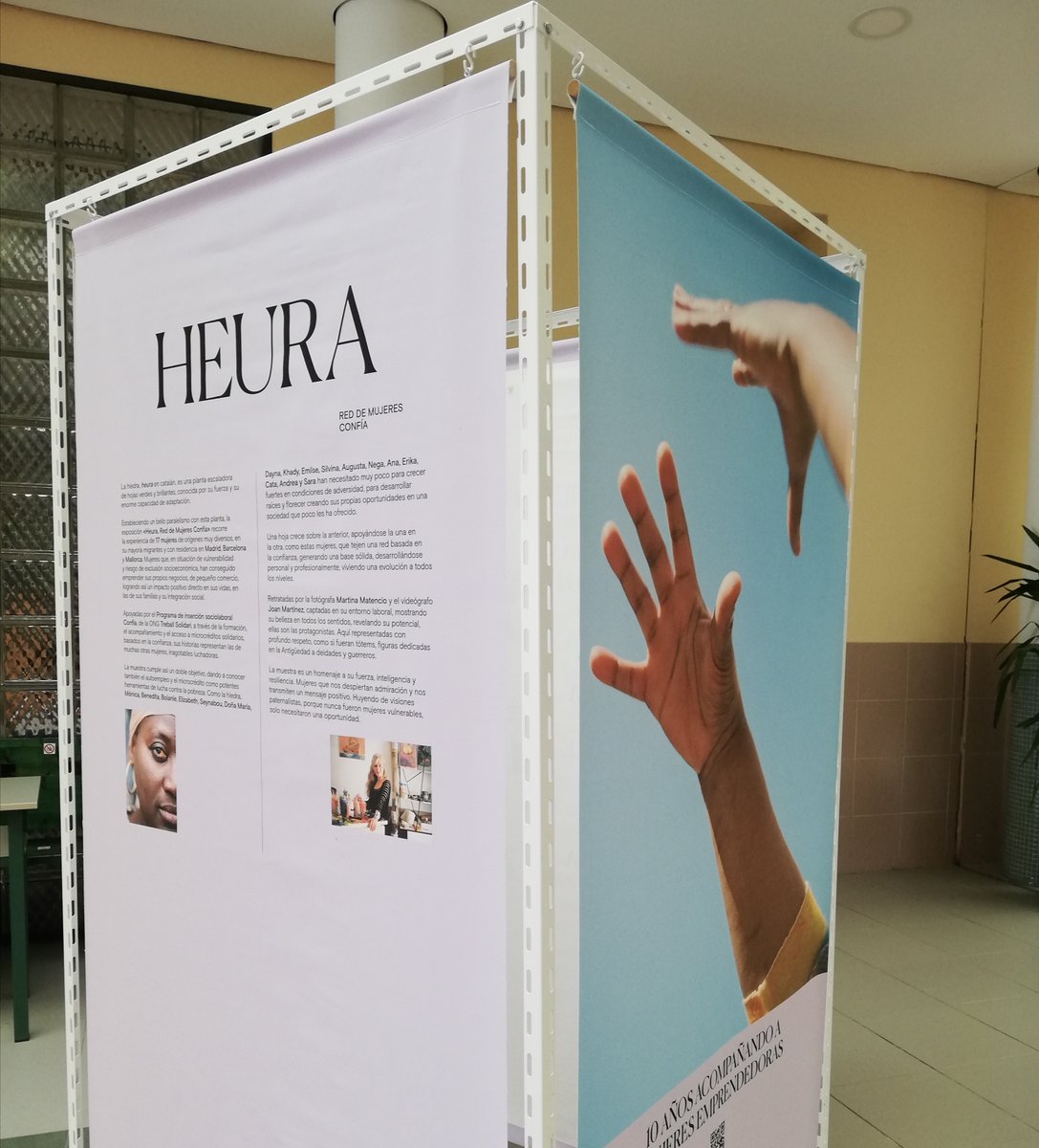 Ya está en la Facultad de CC.EE y Empresariales de la @universidaddecantabria la EXPOSICIÓN fotográfica HEURA, de <a href="/treballsolidari/">Treball Solidari</a>, que muestra a 17 mujeres emprendedoras en su camino a la independencia económica apoyadas por el programa Confía.