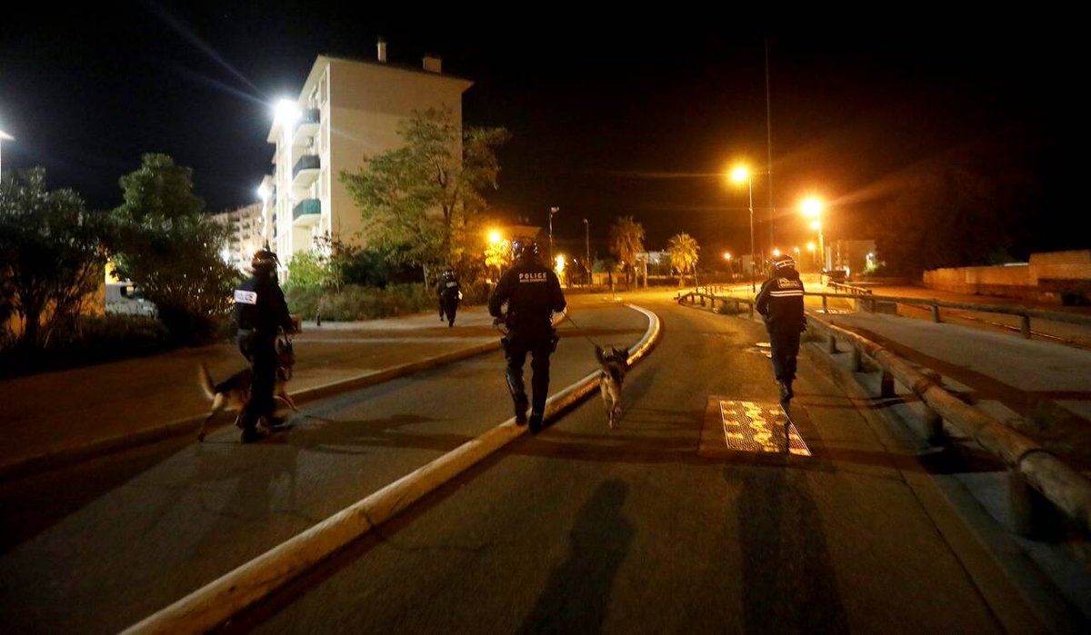 Émeutes à Fréjus (83) après la qualification du Maroc : le président de l’Agglomération annonce suspendre les aides pour la cité de la Gabelle. "Les moyens seront réaffectés vers d'autres quartiers"
fdesouche.com/2022/12/07/eme…