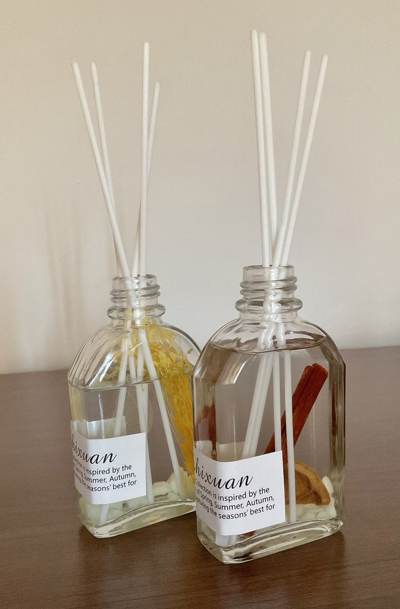 หอมโหดเหมือนโกรธใครมา Diffuser ตัวนี้ดังมาก มี4กลิ่นแบบ 4seasons คือหอมทุกกลิ่น ชอบที่สุดคือ Autum-English pear มีพืชและดอกไม้แห้งอยู่ในขวดด้วย ใครชอบความหอมต้องมี แถมทำให้ห้องดูสดชื่นขึ้น;-;🍁