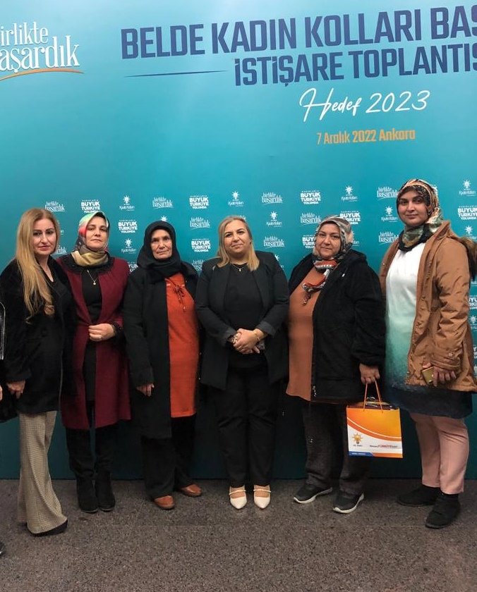 akkdn_osmaniye's tweet photo. 📍AK Parti Genel Merkez

51 İl Belde Kadın Kolları Başkanları Toplantısı Bingöl Milletvekilimiz Sayın Cevdet Yılmaz'ın sunumları Teşkilat Başkanımız @sadettalmac ve Belde Kadın Kolları Başkanlarımızın katılımları ile 
gerçekleştirildi.

#KadınlarlaHedef2023
@aysekesir https://t.co/9ce7kacHjn