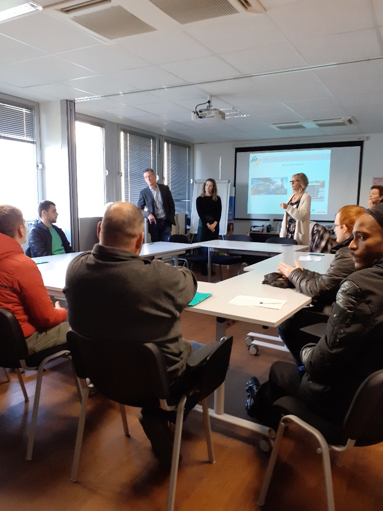 📢 Ce matin, dans le cadre de la Semaine du #Transport 🚚 et de la #Logistique 📦 à l'agence Pôle emploi #Niort Trévins, atelier pour une dizaine de demandeurs d'emploi. 
🎯détecter leur potentiel à travailler dans le transport 
#TousMobilisés