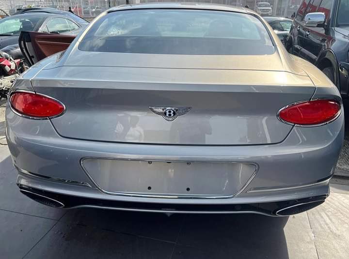 Trading24423063's tweet photo. Avec sa silhouette agile et affirmée. Elle sublimera tous vos trajets. #CreditAuto disponible chez @Trading24423063 @heritierwata29 @MulapuSerge @sidis_samy @sergebonane @fatshi13 @mbuyi_don @PdgMusa https://t.co/ffqtS2m1e2