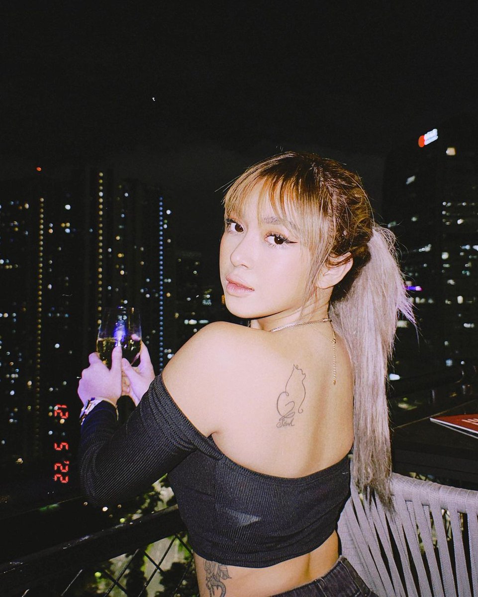 its_prettybella's tweet photo. “Stay away from those people who try to disparage your ambitions. Small minds will always do that, but great minds will give you a feeling that you can become great too.” ✨ https://t.co/cdsgzbEvwJ