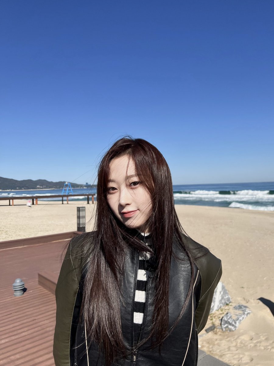 aespasbbl's tweet photo. [221207] 9:00PM KST: 🌙 

- +2 📸
- please show our reality show lots of interest ㅎㅎㅎ
- :3 https://t.co/87IYcjNLTb