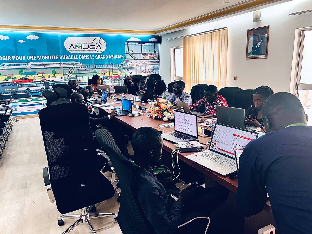 WRIafrica's tweet photo. Démarrage de 3 jours de formation du 7 au 9 décembre sur les usages du numérique dans le transport et le #GTFS pour #AMUGA et les opérateurs de transport du Grand Abidjan. Formation assurée par Data Transport partenaire de #DT4A. https://t.co/K50OiQKMy8