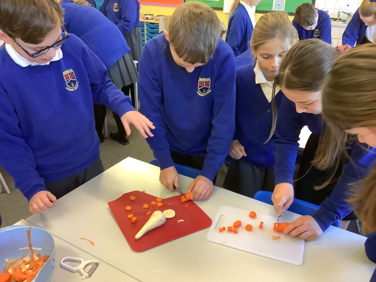 ChimpsYear6's tweet photo. A great morning of peeling, slicing and dicing to prepare our pottage. Taste test to follow after lunch time… https://t.co/eOJbdPRI7j