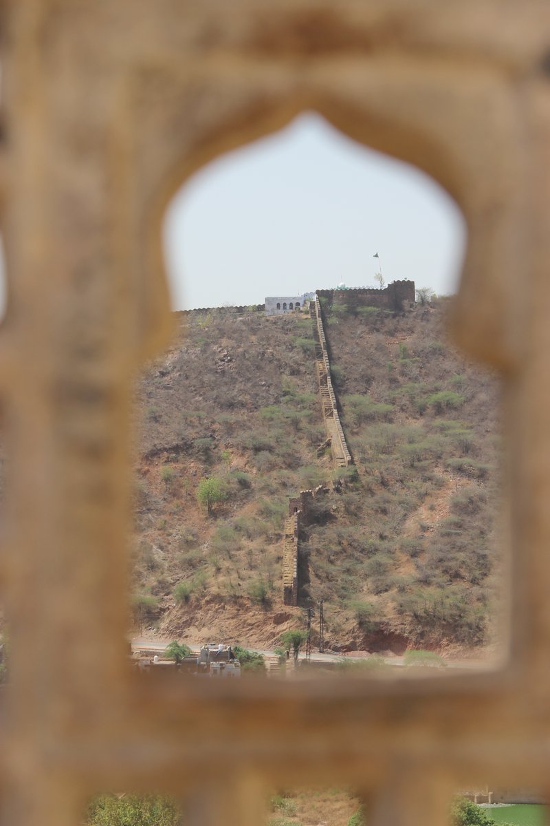 royaltrails's tweet photo. Keeping a watch!
#Forts #FortsAndPalaces #Rajasthan #Monuments #History #BundiFort #Bundi #Watchtower #RajasthanTourism #KeepingAnEye #Travel #travelphotography #perspective @my_rajasthan @incredibleindia https://t.co/UkKeY5zCtm