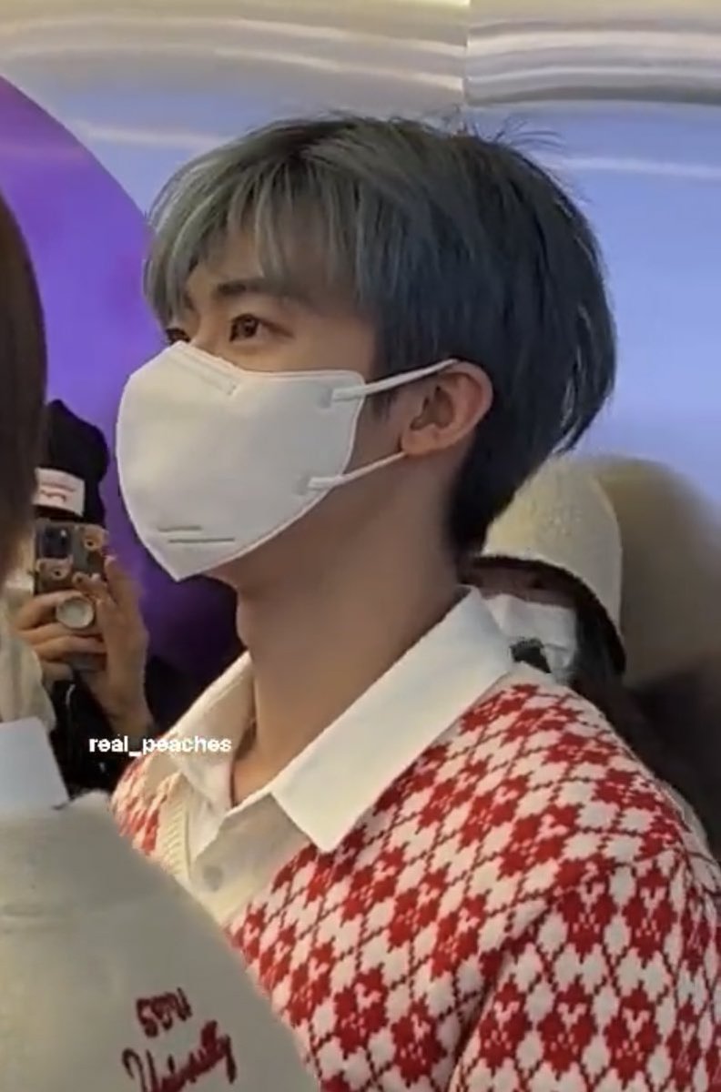 i need the selcas with this hair color so BADDDD