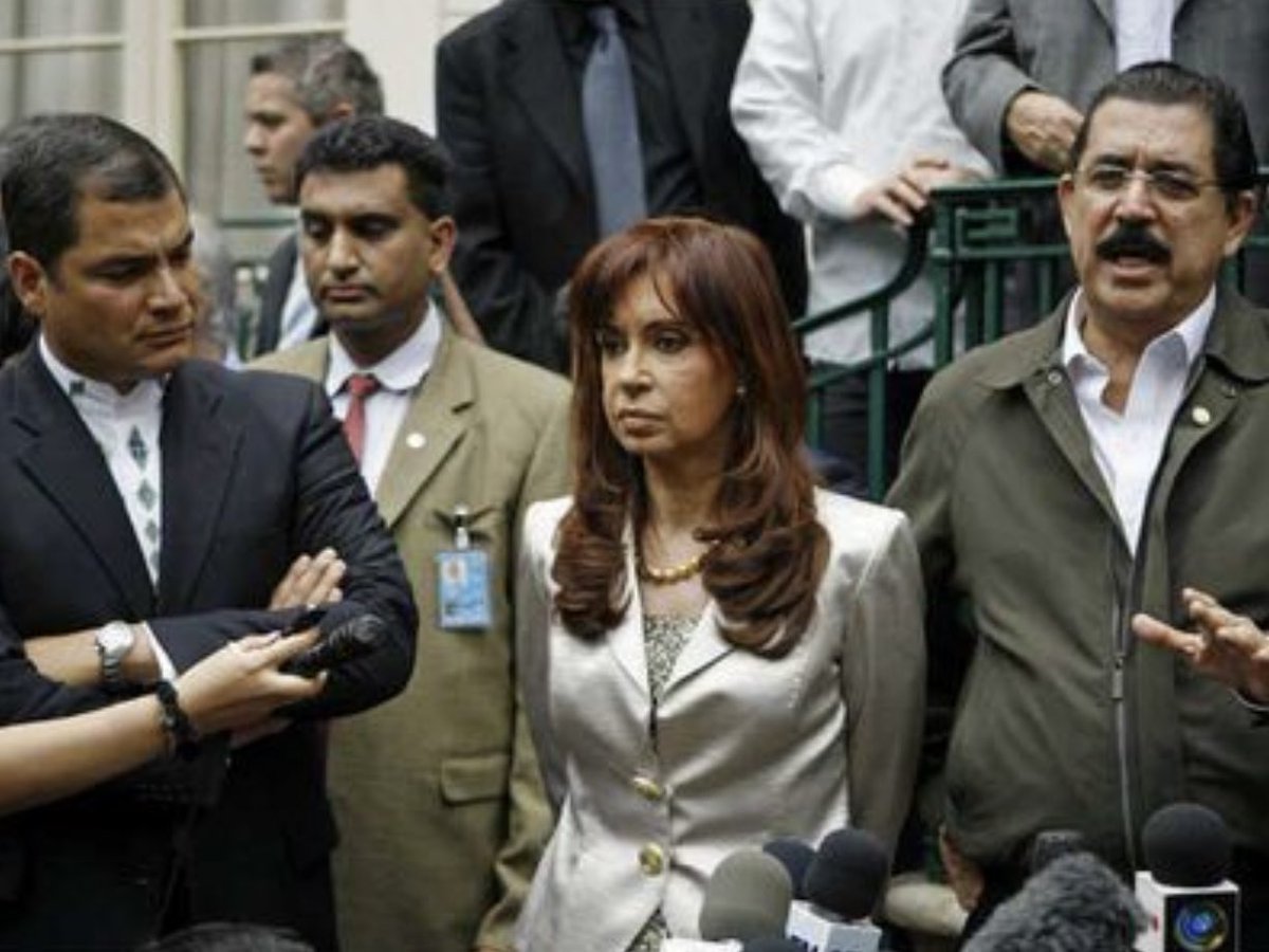 manuelzr's tweet photo. Presidenta @CFKArgentina tu lucha contra el fascismo y tu extraordinaria imagen es inspiración y guía entre los jóvenes y los pueblos del mundo que cada día más te admiramos. @XiomaraCastroZ @int_antiimp @PartidoLibre https://t.co/N7wmUcjNxh