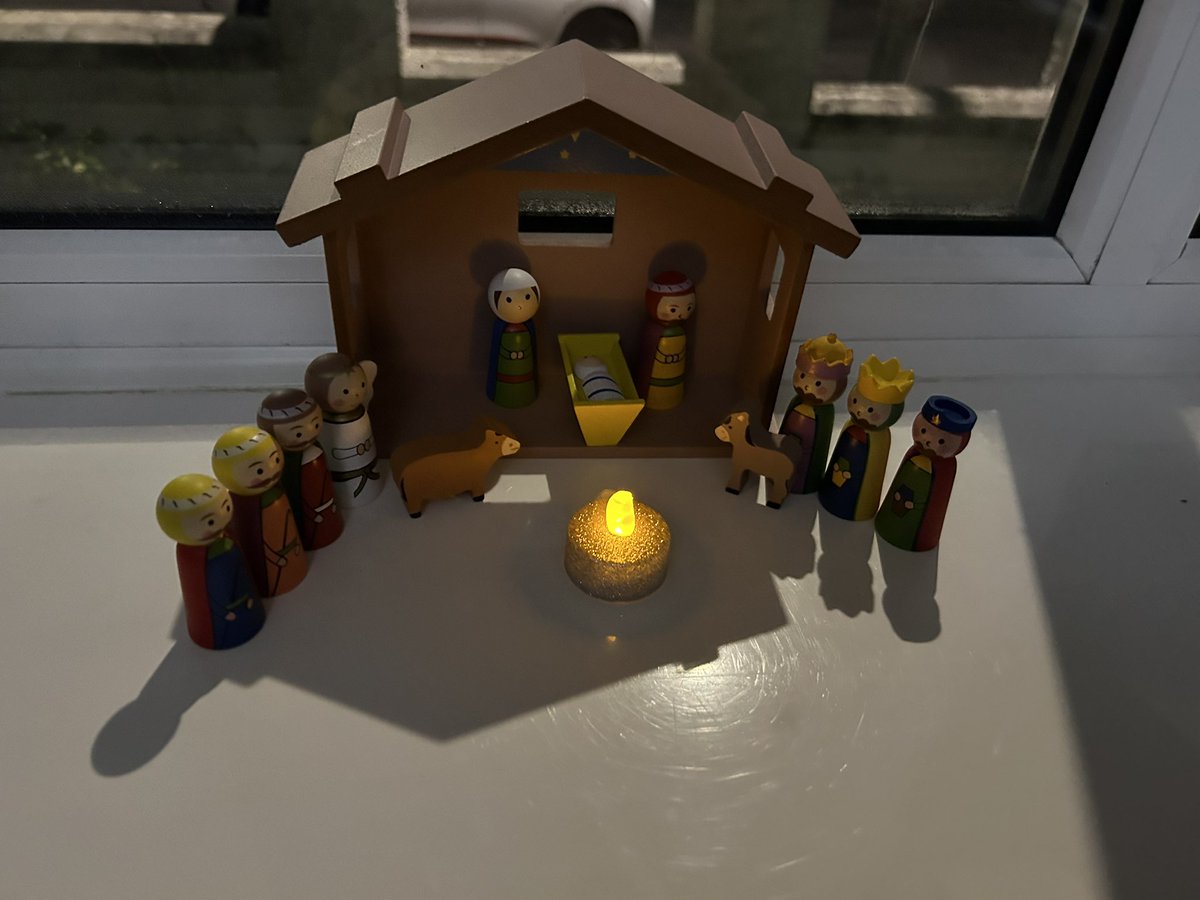 KB25298's tweet photo. @StMarysPS14 Georgia loved having the travelling crib home. Such a lovely way to appreciate the true meaning of Christmas. https://t.co/NZeUr8AEIh