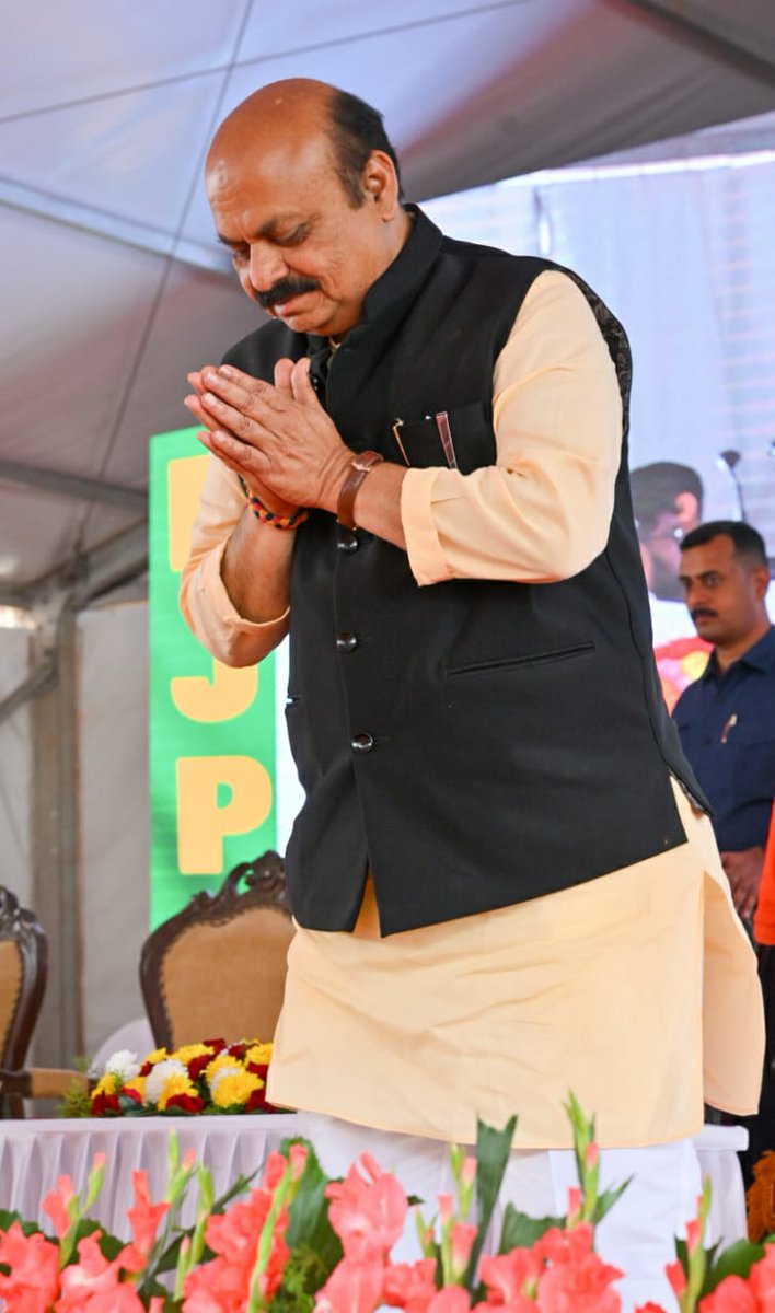 Janaparadwani's tweet photo. ಮುಖ್ಯಮಂತ್ರಿ ಬಸವರಾಜ ಬೊಮ್ಮಾಯಿ ಅವರು ತುಮಕೂರಿನ ಗೂಳೂರಿನಲ್ಲಿ ಇರುವ ಭಾರತೀಯ ಜನತಾ ಪಾರ್ಟಿಯ ನೂತನ ಕಛೇರಿ ಶಕ್ತಿಸೌಧ ಉದ್ಘಾಟನಾ ಸಮಾರಂಭದಲ್ಲಿ ಪಾಲ್ಗೊಂಡಿದ್ದರು

@BSBommai @BJP4Karnataka https://t.co/L3yBYPKcmh