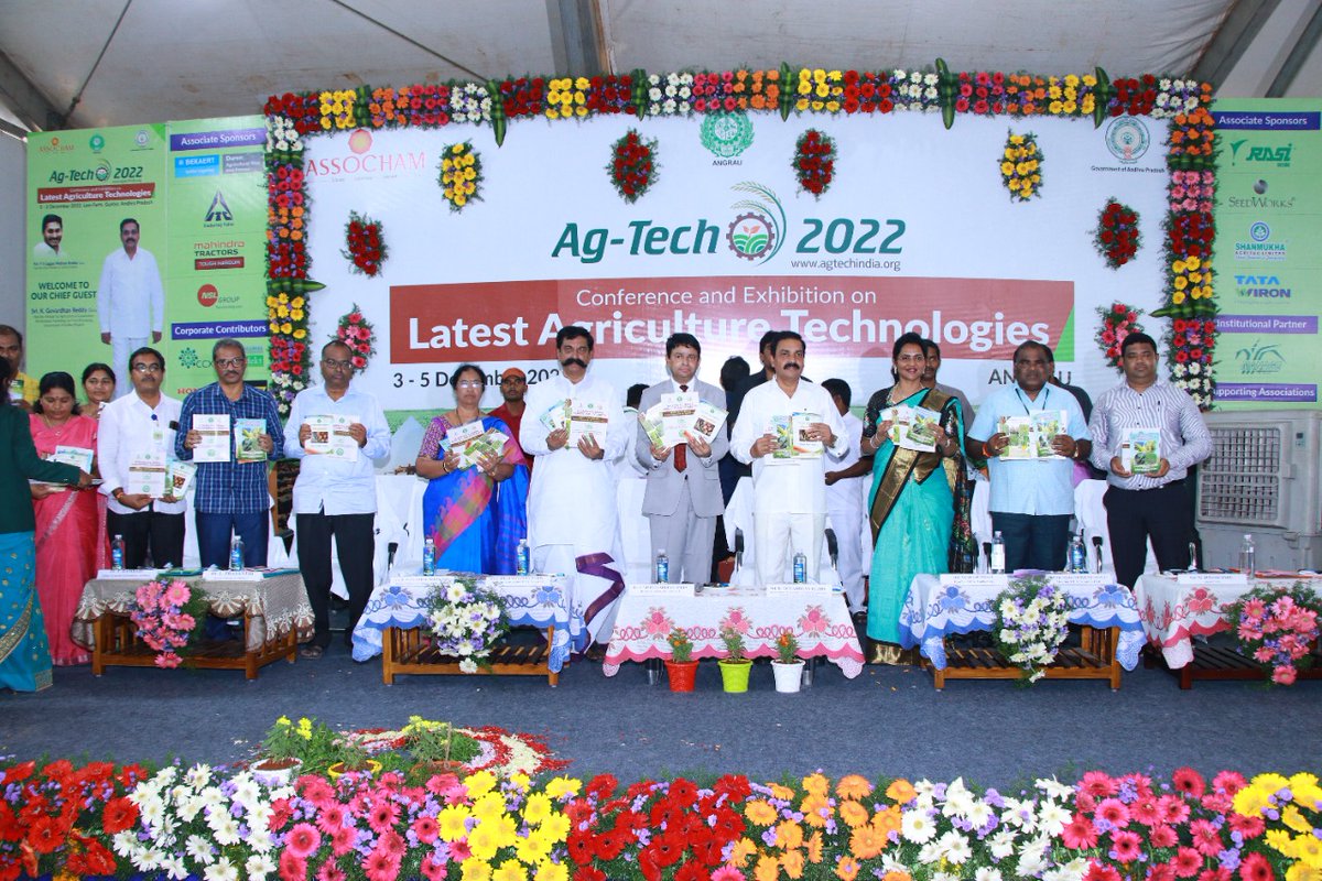 ANGRAUPoshan's tweet image. Release of ANGRAU Agri Business Incubator brochure by Hon&apos;ble Minister for Agriculture Sri K.Govardhan Reddy garu during AgTech 2022 on 3rd December 2022
#ANGRAU #angrauposhanincubator #Agripreneurship #agribusiness #incubation