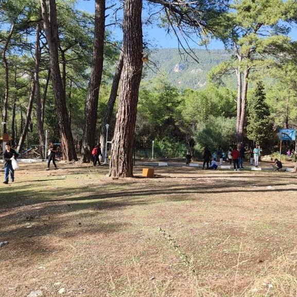 Mavi Yeşil Okullar Projesi Kapsamında Okulumuz Öğrencileriyle Akyaka Orman Kampında Çöp Toplama Etkinliği Yaptılar. <a href="/UlaMem/">Ula İlçe Milli Eğitim Müdürlüğü</a> <a href="/mugla_mem/">Muğla İl Millî Eğitim Müdürlüğü</a>