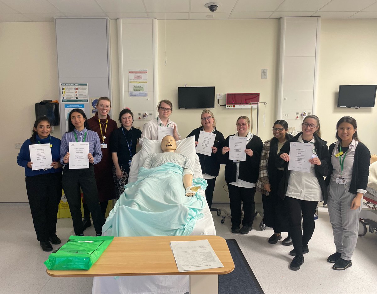 Well done to the Pre-registration trainee pharmacy technicians and trainee pharmacists for completing a multidisciplinary simulation session! Thanks to the sim suite for organising such a great afternoon. @ESHTSimulation1 #training #Simulation #Foundationtrainingyear #pharmacy